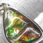 Ammolith - Organischer Edelstein mit einzigartigem Farbenspiel Ammolith – Organischer Edelstein mit einzigartigem Farbenspiel